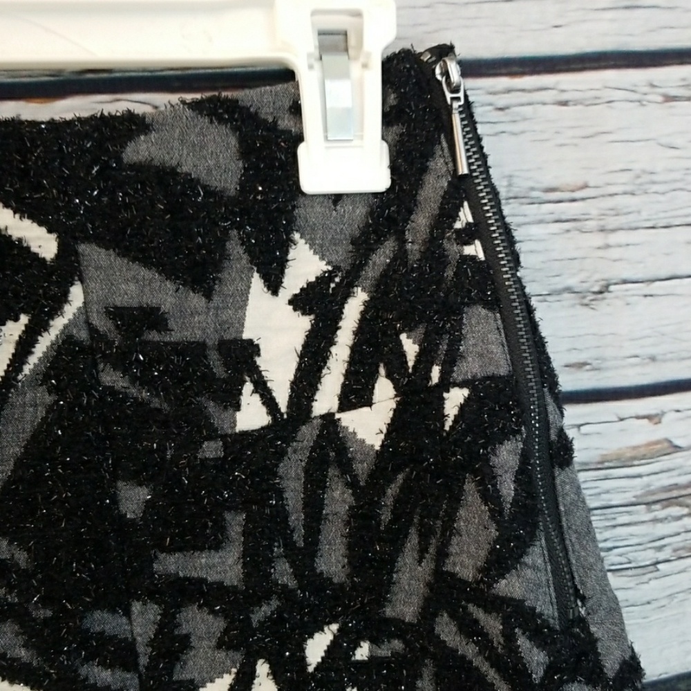 NWOT Zara RARE textured abstract A-line black white skirt sz Small - Picture 3 of 7